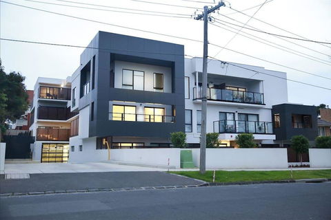 136, Light-filled Homely Box Hill Apt, 2Bed2BathFreeParking - Stayed 0