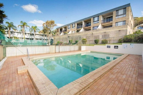 14 'THE DUNES', 38 MARINE DR - LARGE UNIT WITH POOL, TENNIS COURT AND DIRECTLY ACROSS FROM FINGAL - Stayed 3