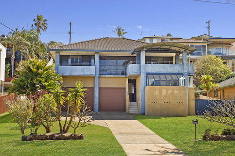 143 Matthew Flinders Drive, Port Macquarie - Stays Accommodation 1