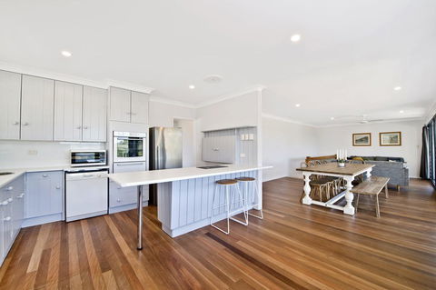 143 Matthew Flinders Drive, Port Macquarie - Stays Accommodation 3