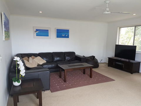 15 Larapinta Court - Family Home With Swimming Pool In A Quiet Street And Central Location Close To CBD - Stayed 1