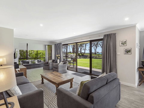 19 'Bay Parklands', 2 Gowrie Avenue - Ground Floor Renovated Unit With Water Views & WIFI - Stayed 0