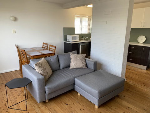 2 Bed Bar Beach Apartment - Stroll To Beach & Cafes, Supermarket Apartment 6 - Stayed 1