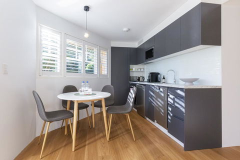 2 BEDROOM BRAND NEW APT // MOMENTS FROM RNSH - Stays Accommodation 0