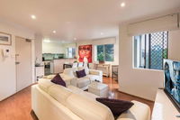 2 Bedroom with Parking  AC Close To Beach  City