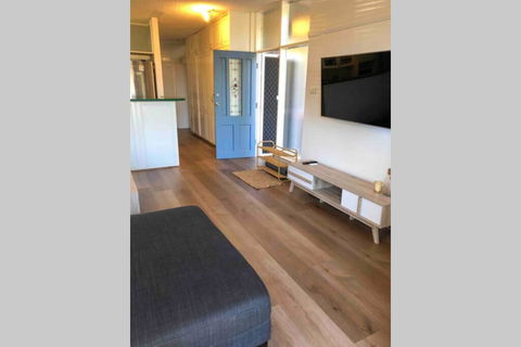 2 Bedroom, SHORT Walk To CBD,BEACH And DARBY ST - Stayed 3
