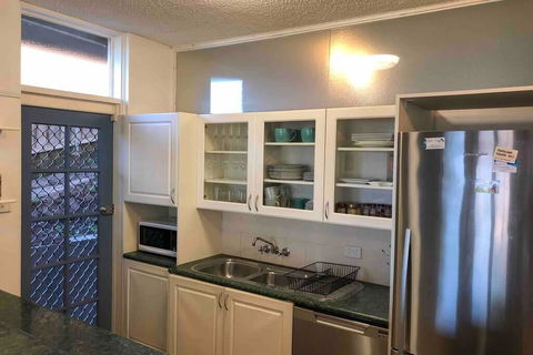 2 Bedroom, SHORT Walk To CBD,BEACH And DARBY ST - Stayed 2