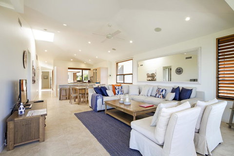 2 Hale Lani - Stays Accommodation 3