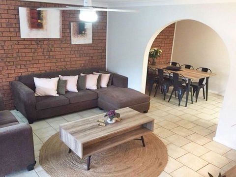 2/10 Catalina Close - Walk To Shoal Bay Beach - Stayed 1