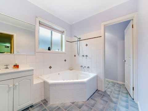 2/3 Wyndham Ave,Cowes - Stayed 1