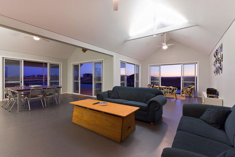 22 Kestrel Place- PRIVATE JETTY - Stayed 2