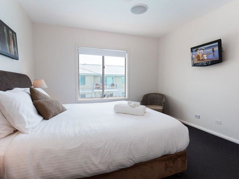 245 'Pacific Blue', 265 Sandy Point Rd - Air Conditioned Unit With Resort Facilities And Linen Supplied - Stayed 2