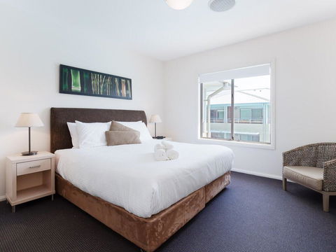 245 'Pacific Blue', 265 Sandy Point Rd - Air Conditioned Unit With Resort Facilities And Linen Supplied - Stayed 1