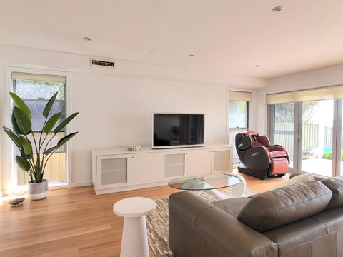 Beachfront Bliss 4BR Villa Direct Beach Access - Stayed 0