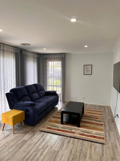 Canberra 3 Bedroom Home To Remember - Stays Accommodation 3