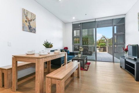 Central Cozy 1BR Suite With Parking Near Train And Mall - Stayed 2