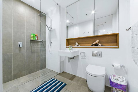 Central Cozy 1BR Suite With Parking Near Train And Mall - Stayed 4