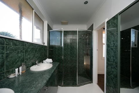 ChelseaVue - Designer Beachside Townhouse Retreat - Stayed 4