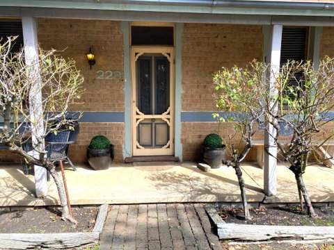 Cute Cottage On Byng - Walk To Town - Stayed 3