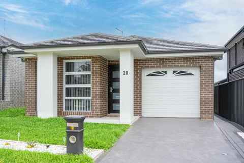 Denham Court 4Br With Central AC & WiFi Near Coles - Stayed 3