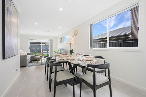 Denham Court 4Br With Central AC & WiFi Near Coles - Stayed 0