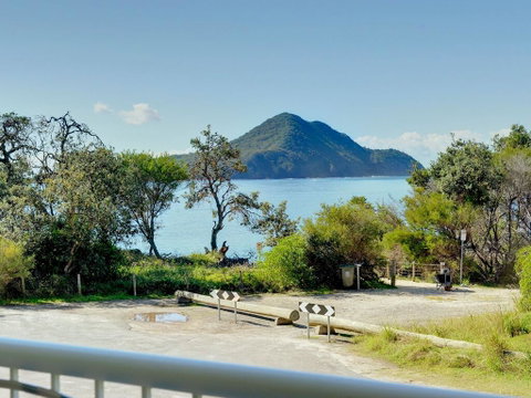 3 'Albacore', 12 Ondine Close - Waterfront, Pool, Lift & Views - Stayed 0