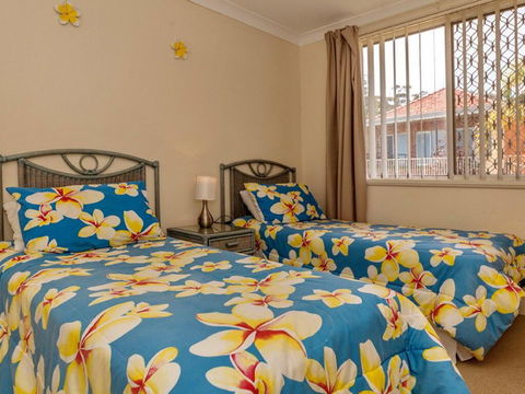 3 'Sunset' 11 Victoria Parade - Stunning Unit Right Across From The Water - Stayed 2