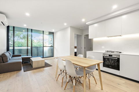 3 Bed Rooms Apartment Super Convenient Location - Stayed 1