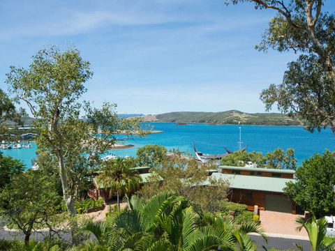 3 Bedroom Heliconia Grove On Hamilton Island - Stayed 0