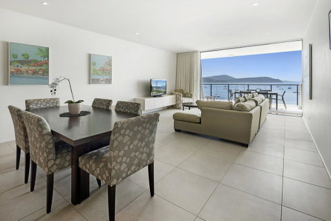 3 Bedroom Ultimate Luxury Waterfront - Stays Accommodation 3