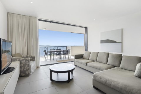 3 Bedroom Ultimate Luxury Waterfront - Stays Accommodation 1