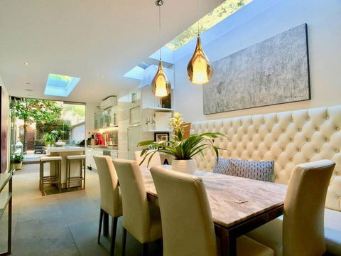 3 Storey Home Close Walk To Fox Studios SCG & City - Stayed 2