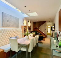 3 Storey Home Close Walk to Fox Studios SCG  City - Stayed