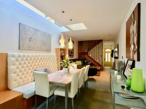 3 Storey Home Close Walk To Fox Studios SCG & City - Stayed 0