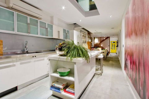 3 Storey Home Close Walk To Fox Studios SCG & City - Stayed 1