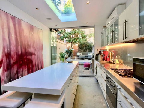 3 Storey Home Close Walk To Fox Studios SCG & City - Stayed 3