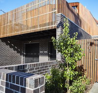 3-Bed House With Rooftop and Parking Near Yarra Park - Stayed