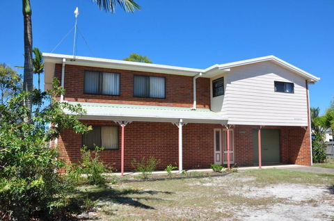 31 Bombala Crescent - Two Storey Home With Covered Outdoor Deck, Fully Fenced Backyard. Pet Friendly - Stayed 0