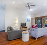 33 Bangalow - Narrawallee's Beautiful Bungalow