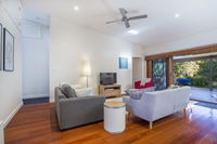 33 Bangalow - Narrawallee's Beautiful Bungalow