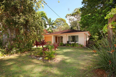 35 Santa Monica Avenue Coolum Beach, Pet Friendly, Linen Included - Stayed 0