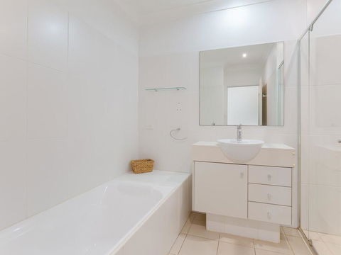 356 ' Oaks Pacific Blue', 265 Sandy Point Rd - Air Conditioned, Direct Pool Access And Suited For Disability - Stayed 1