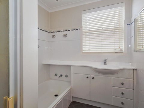 4 'Sebastapol' 66 Thurlow Avenue - Great Little Unit - Stayed 3