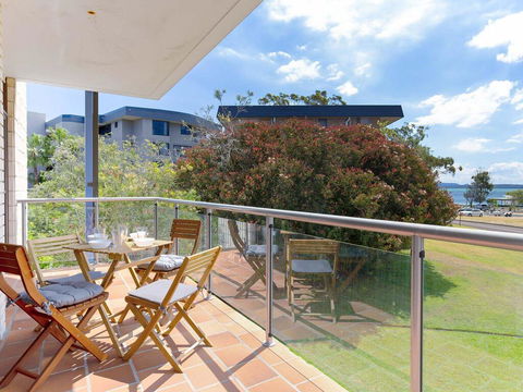 4 'Villa Ellisa', 10 Columbia Close - Beautiful Unit With Beautiful Water Views At Little Beach - Stayed 0