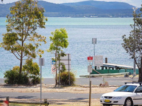 4 'Villa Ellisa', 10 Columbia Close - Beautiful Unit With Beautiful Water Views At Little Beach - Stayed 1