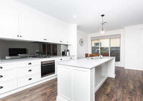 4 Bedroom Inner City Townhouse - SLEEPS 9 !! - Stayed 1