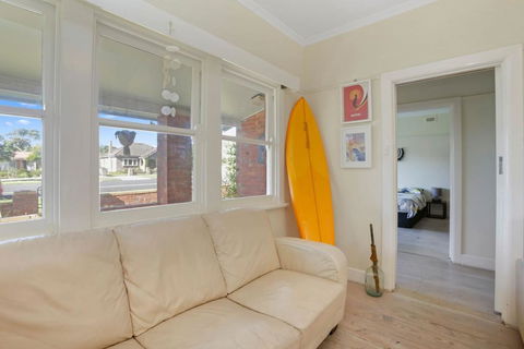 4 MONTROSE AVE - Retro Home In The Heart Of Town - Stays Accommodation 1
