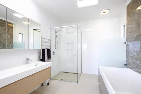 42 Bryan Street - Stays Accommodation 3