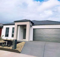 4Bed 2Bath Cozy Guesthouse in Tarneit - Stays Accommodation