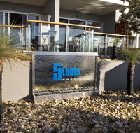 5 Knots Metung - Stayed